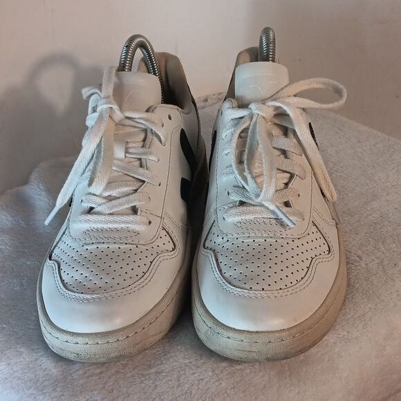 Veja White Leather Sneakers - Picture 2 of 6
